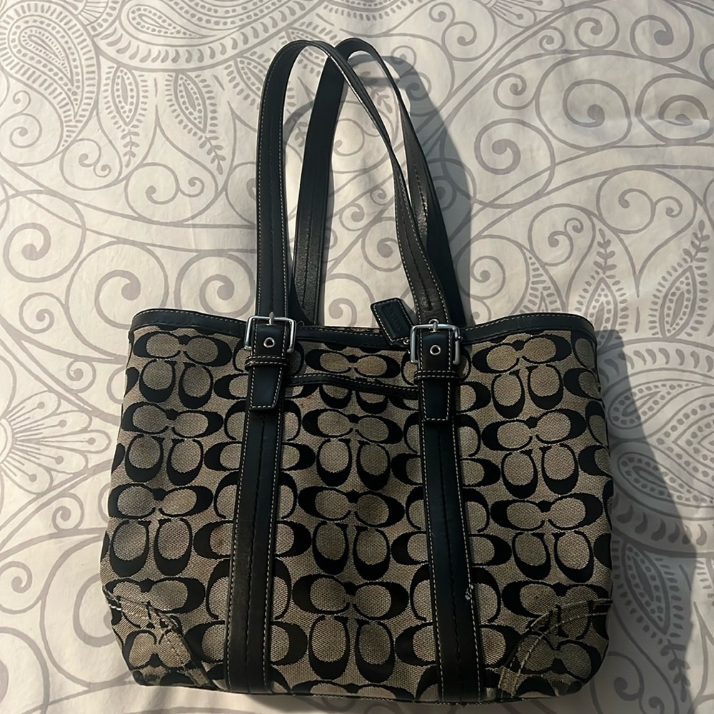 Very used Coach bag